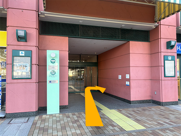 1F入り口から4Fまでの道のり1