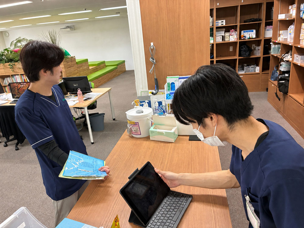 医師と訪問前に物品について確認