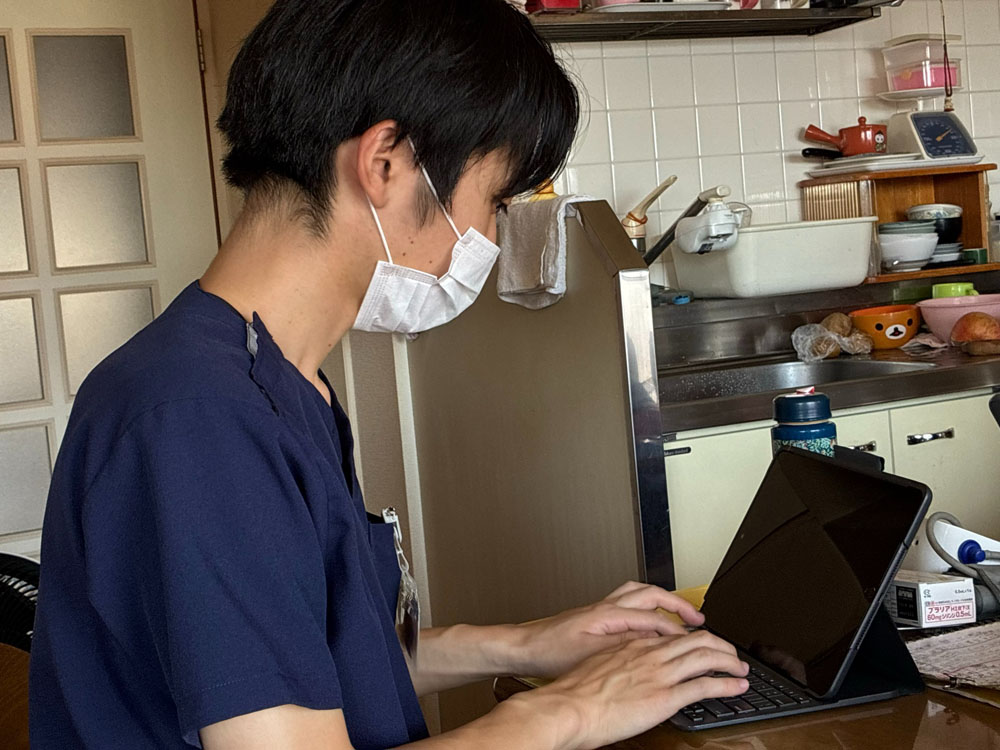 診療内容を確認しながらカルテ記載を補助